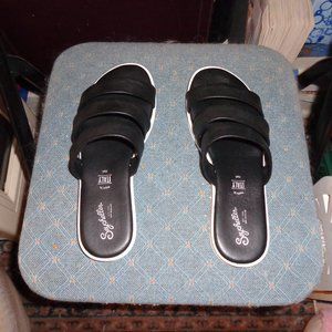 NWT Seychelles Italy Three Strap Black Sandals with White Soles - Size 9